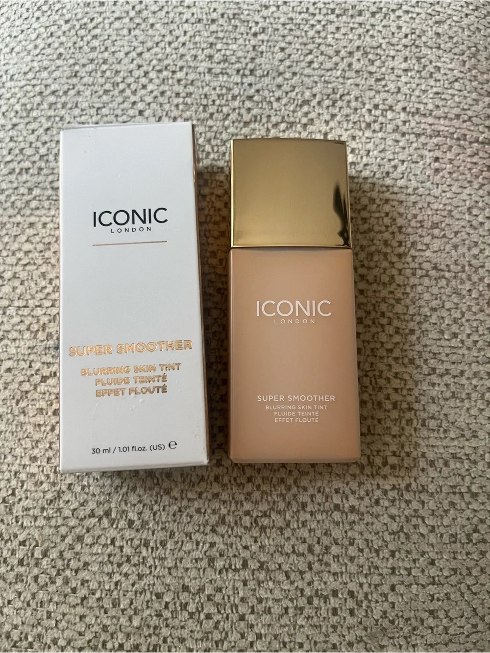 Iconic London SUPER SMOOTHER Blurring Skin Tint Warm Light 1.01 Fl Oz 30mL